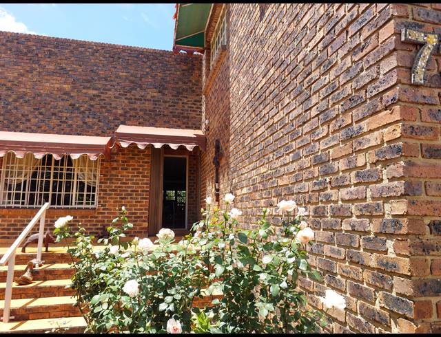5 BEDROOM HOUSE FOR SALE IN VAALOEWER
